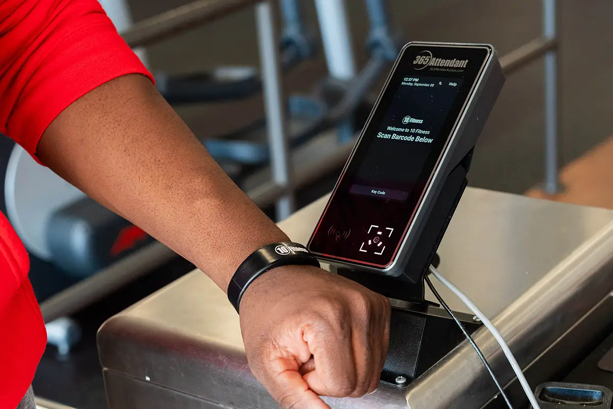 member scanning wristband at a 365 Attendant kiosk